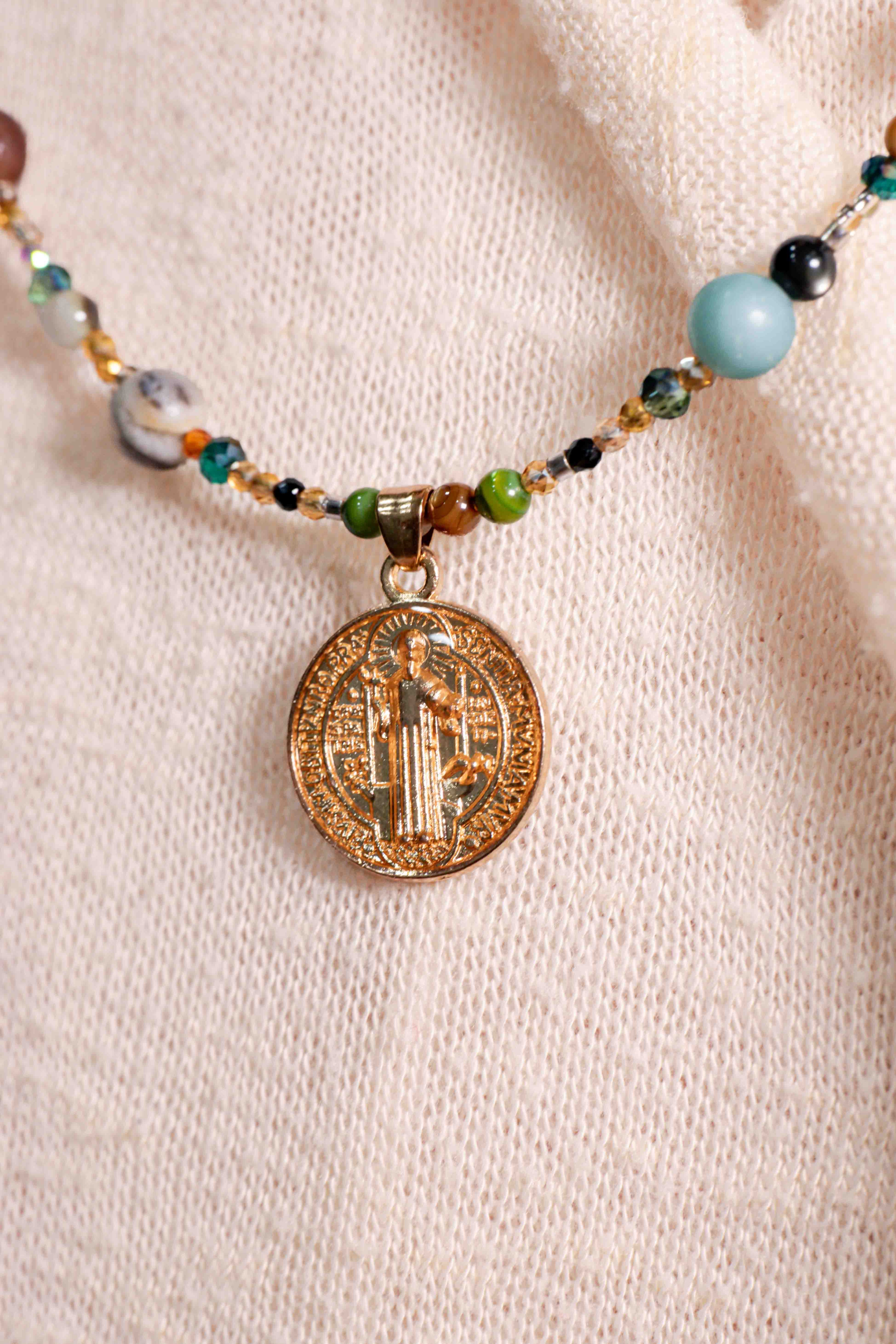 Collar de Amazonita con Medalla de San Benito hecho a mano