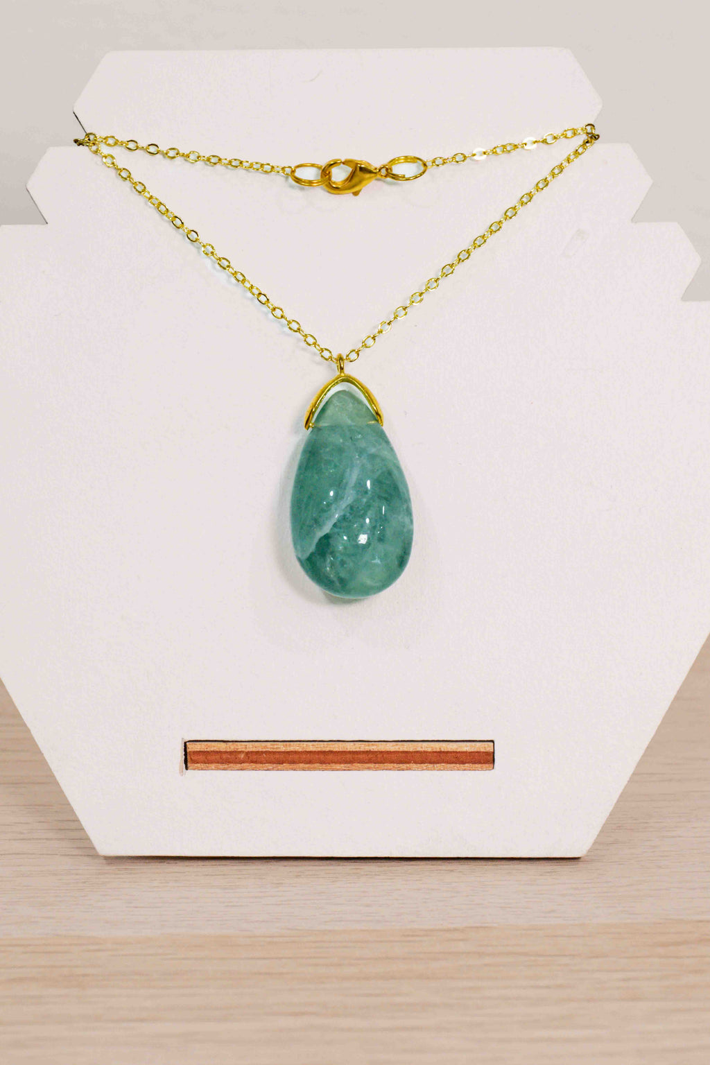 Collar de Fluorita con cadena dorada
