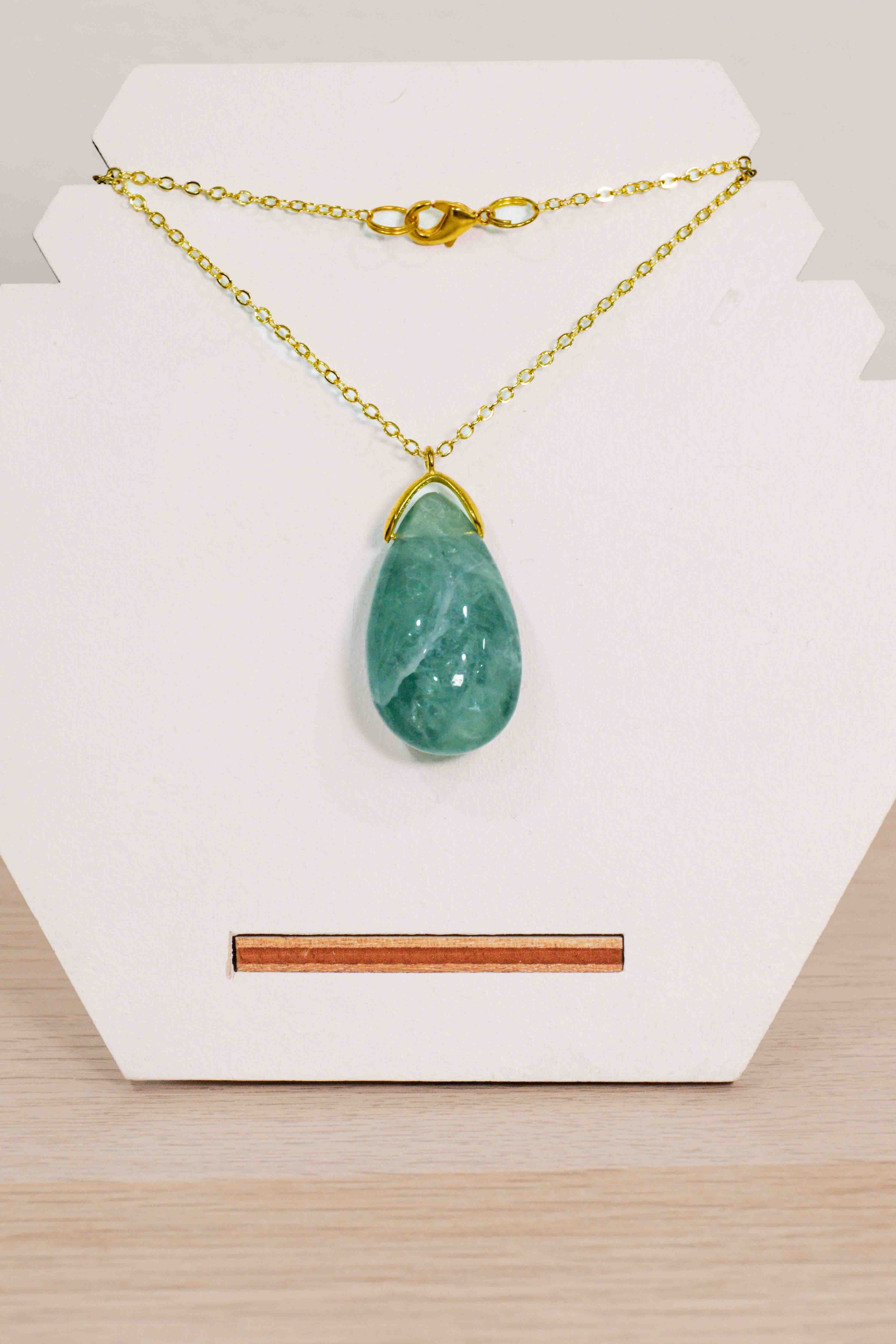 Collar de Fluorita con cadena dorada