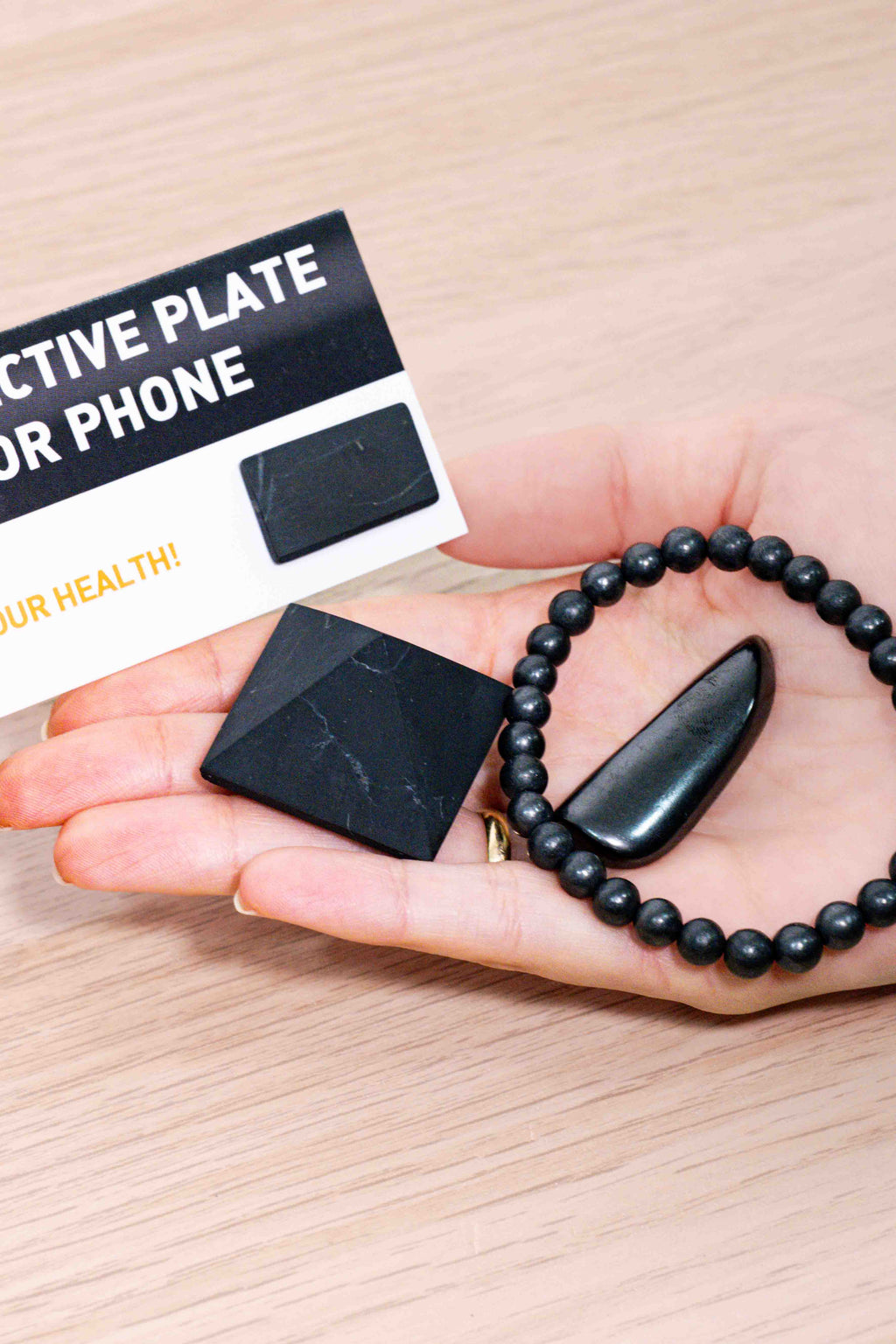 Kit de Shungita - Placa, Pirámide, Pulsera y Rodado
