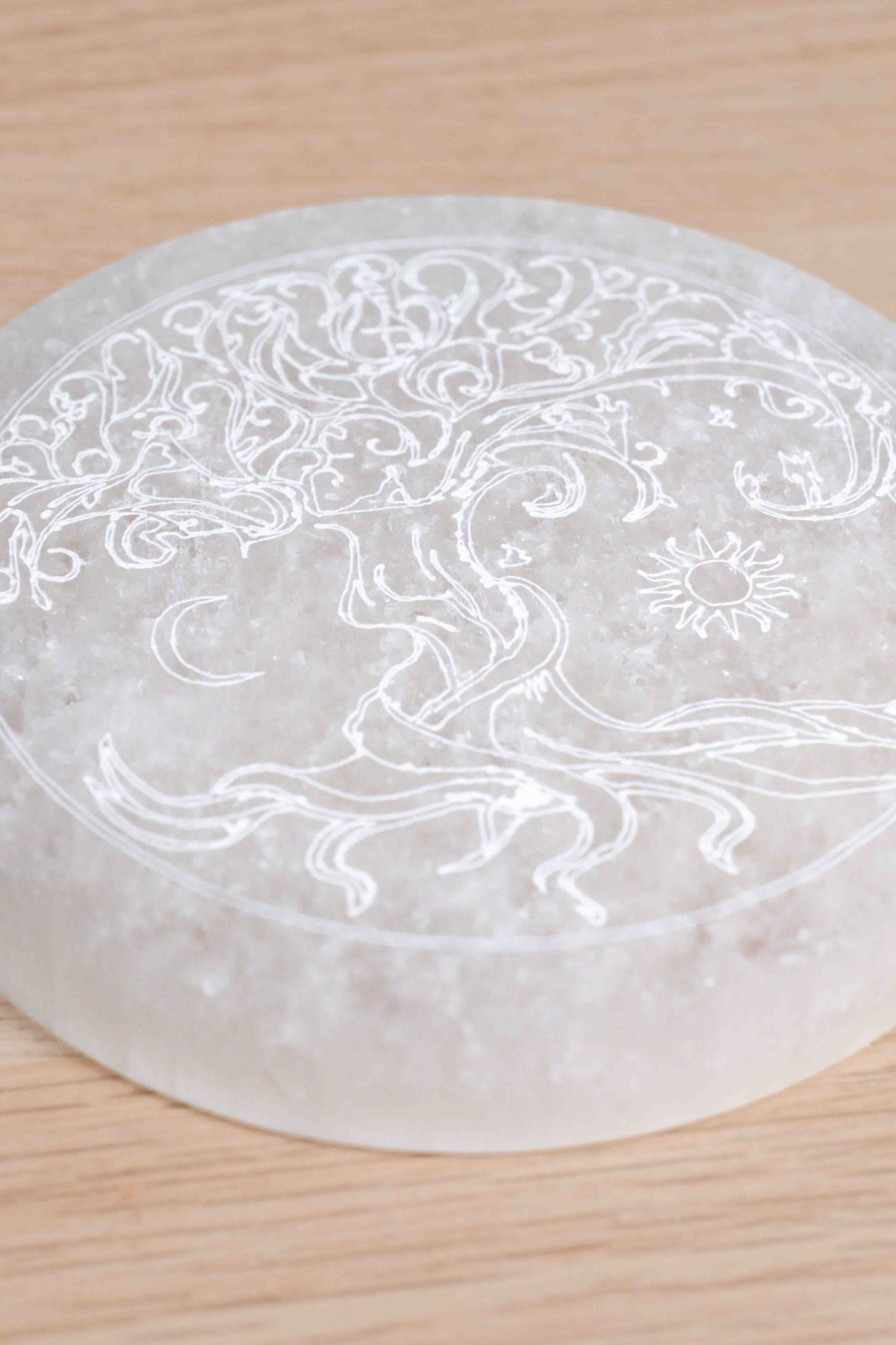 Placa de Selenita con arbol, sol y luna