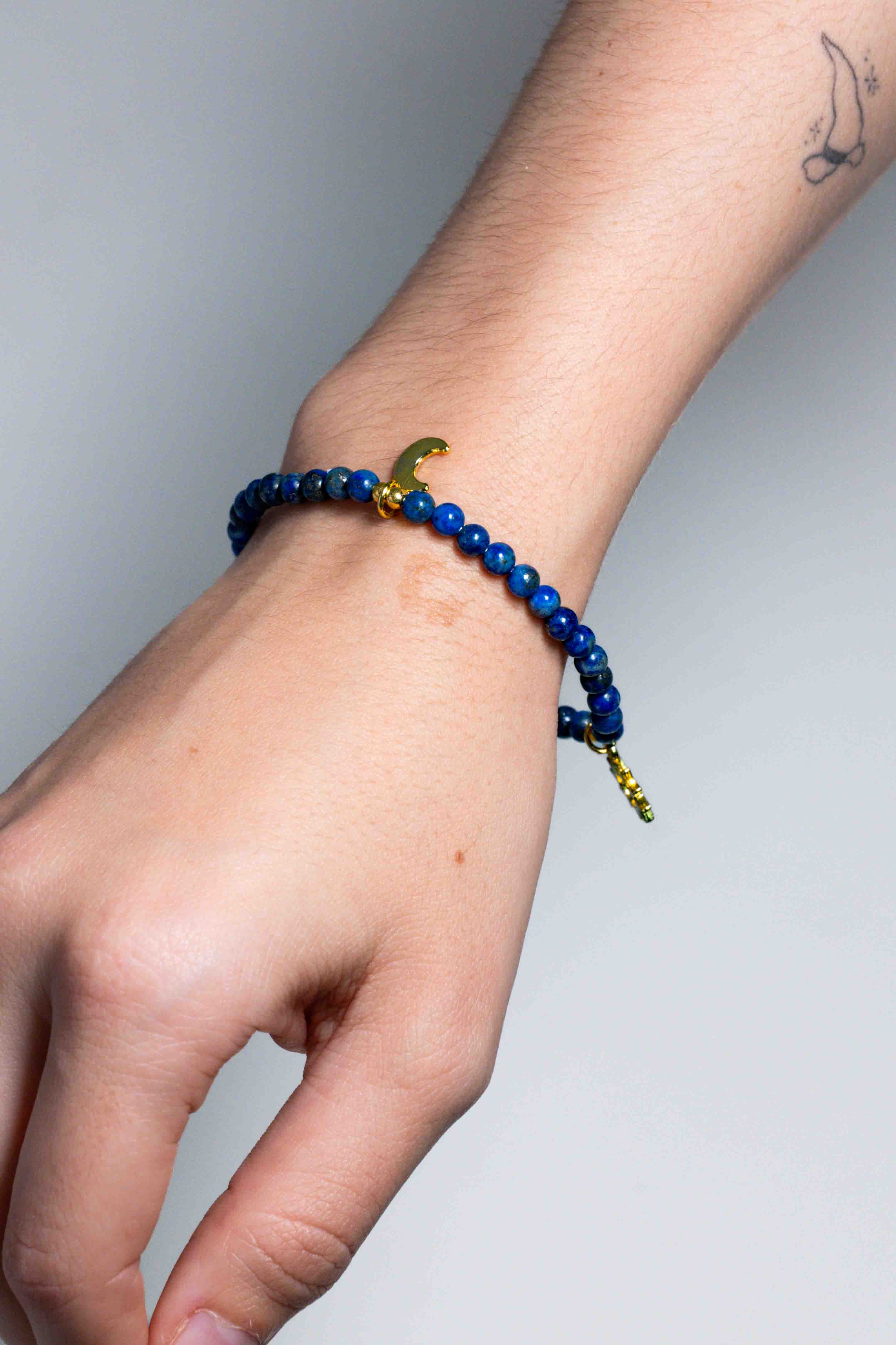 Pulsera Lapislázuli con charms Estrella, Luna y Sol