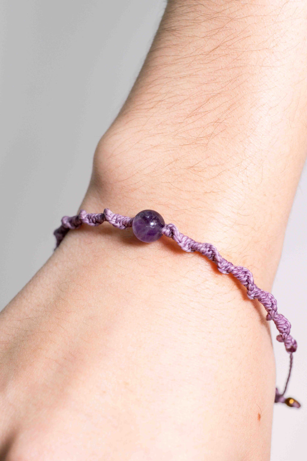 Pulsera de Macramé con Amatista (lila)