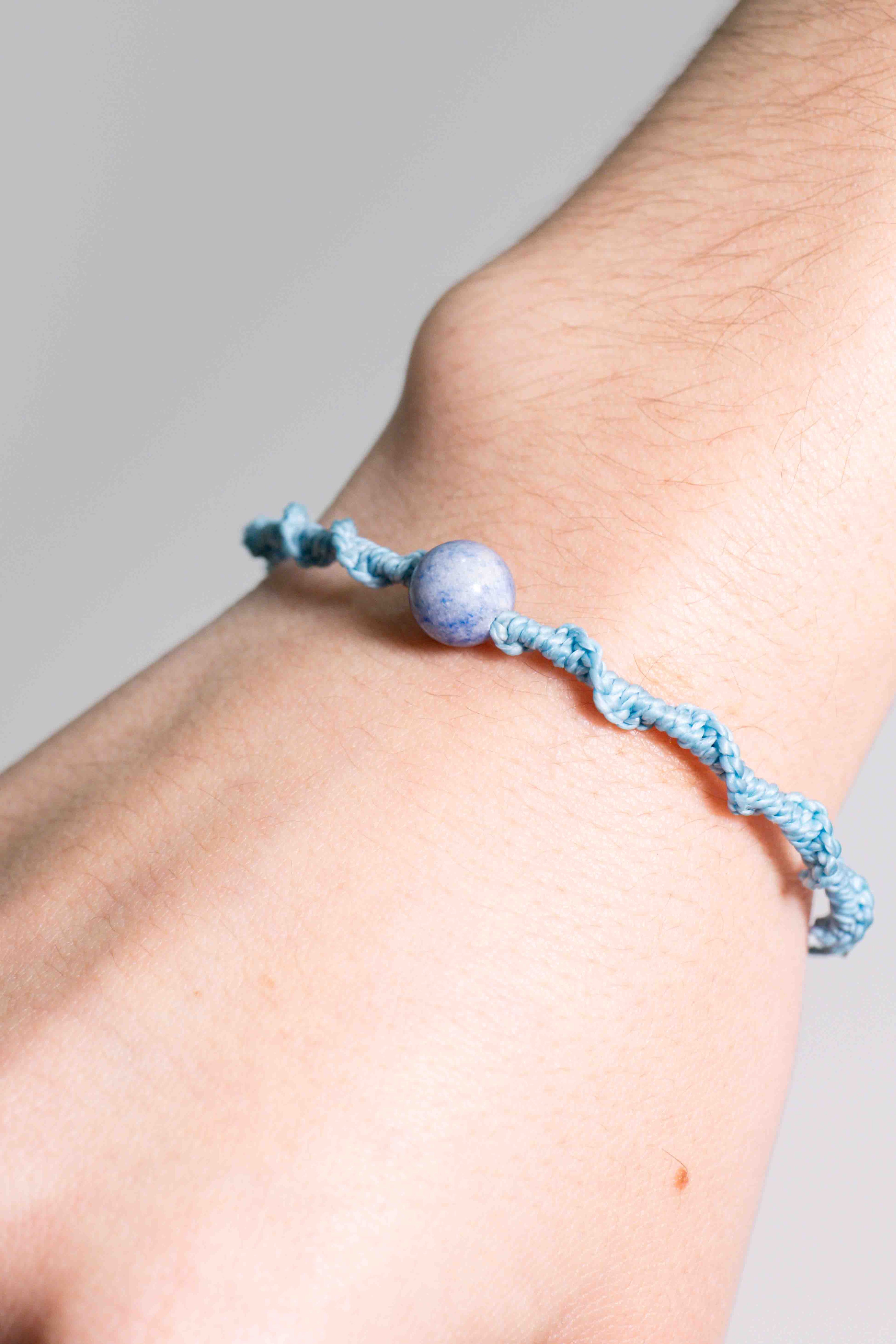 Pulsera de Macramé con Cuarzo Azul (azul)