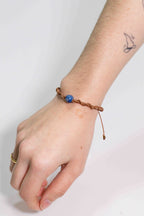 Pulsera de Macramé con Cuarzo Azul (marrón claro)