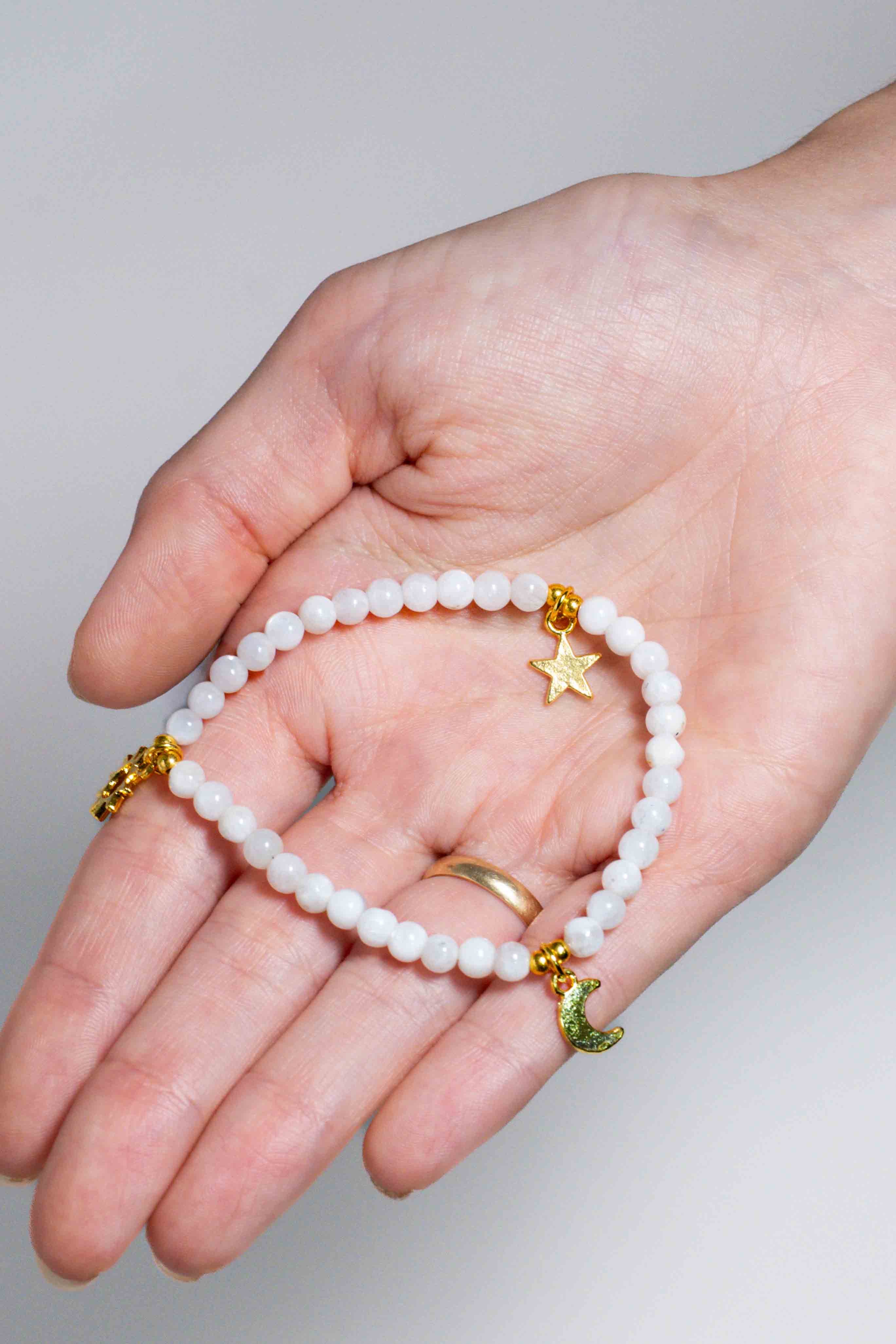 Pulsera Piedra Luna con charms Estrella, Luna y Sol