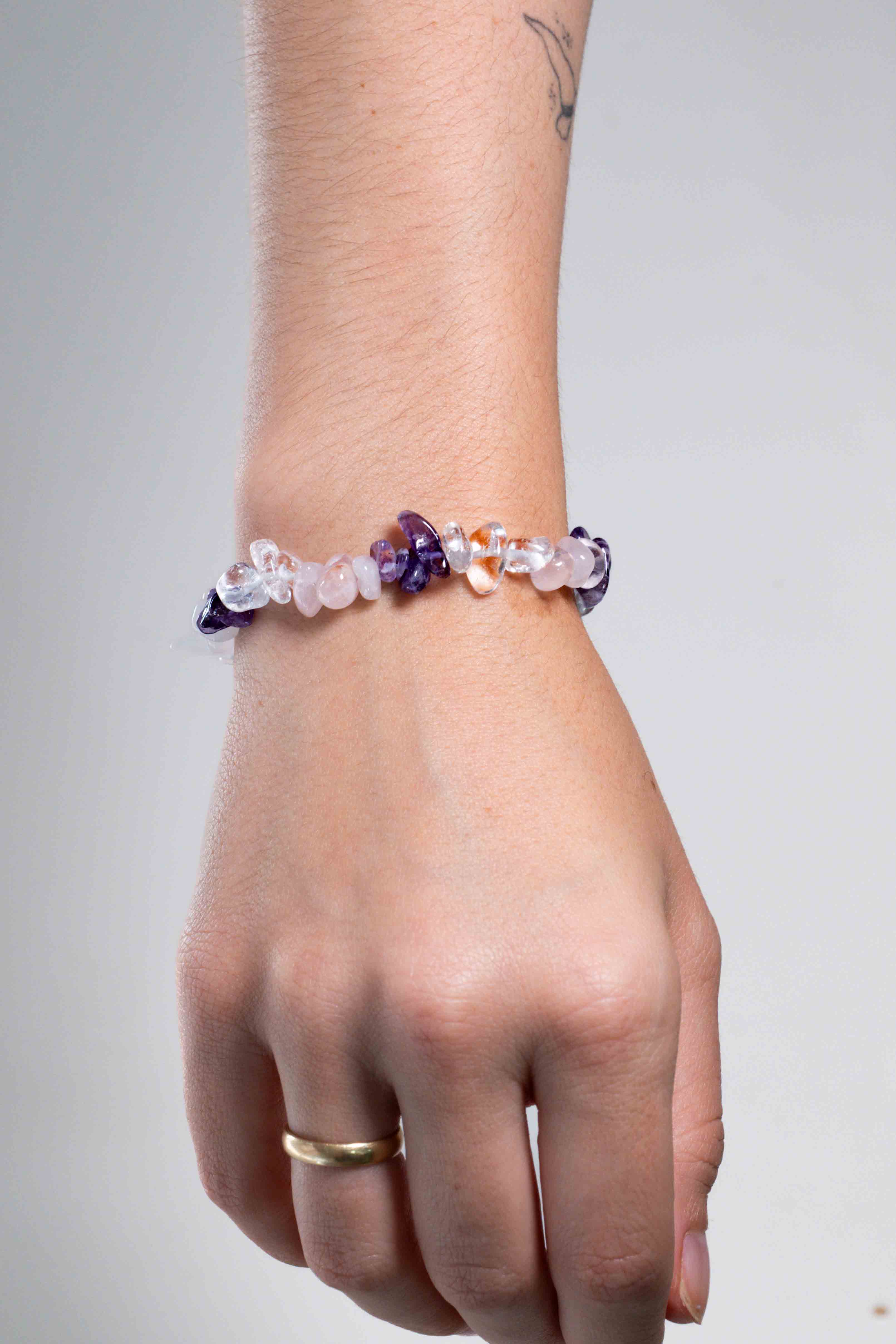 Pulsera Triángulo de oro (Cuarzo Rosa, Cuarzo Transparente, Amatista) en chips