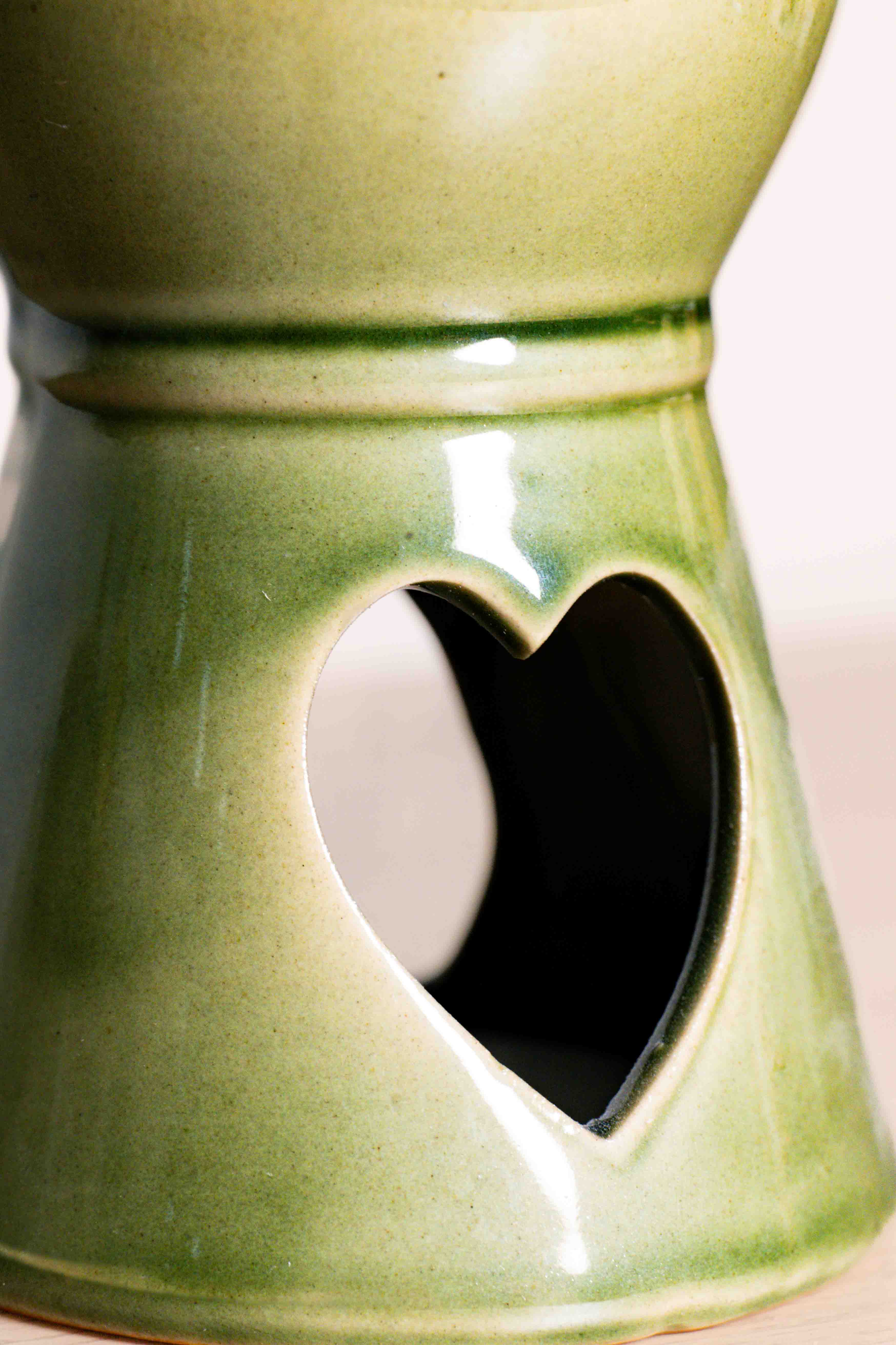 Quemador de wax melts y esencias - Corazón Verde (pequeño)