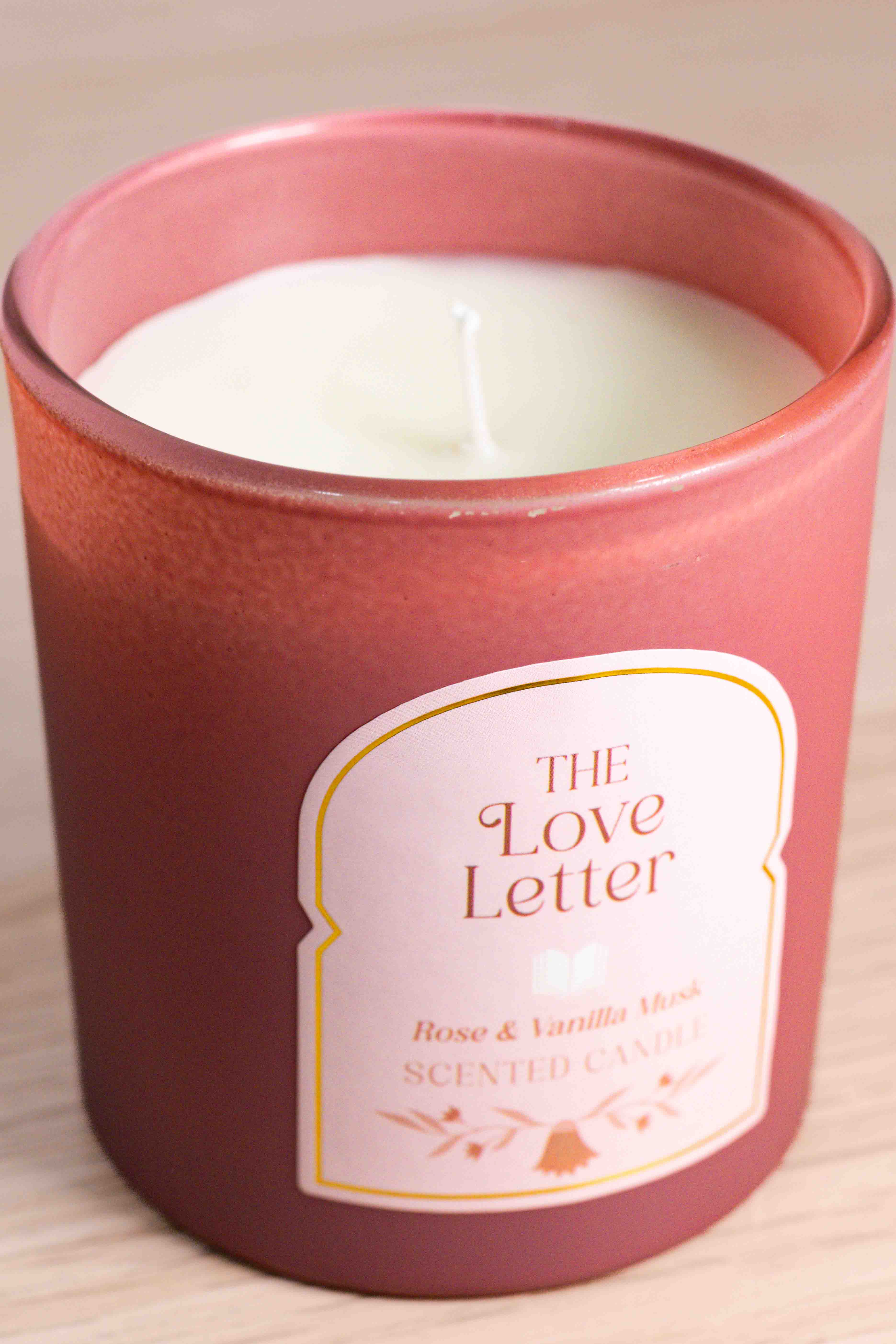Vela The Love Letter – Rosa y Almizcle de Vainilla